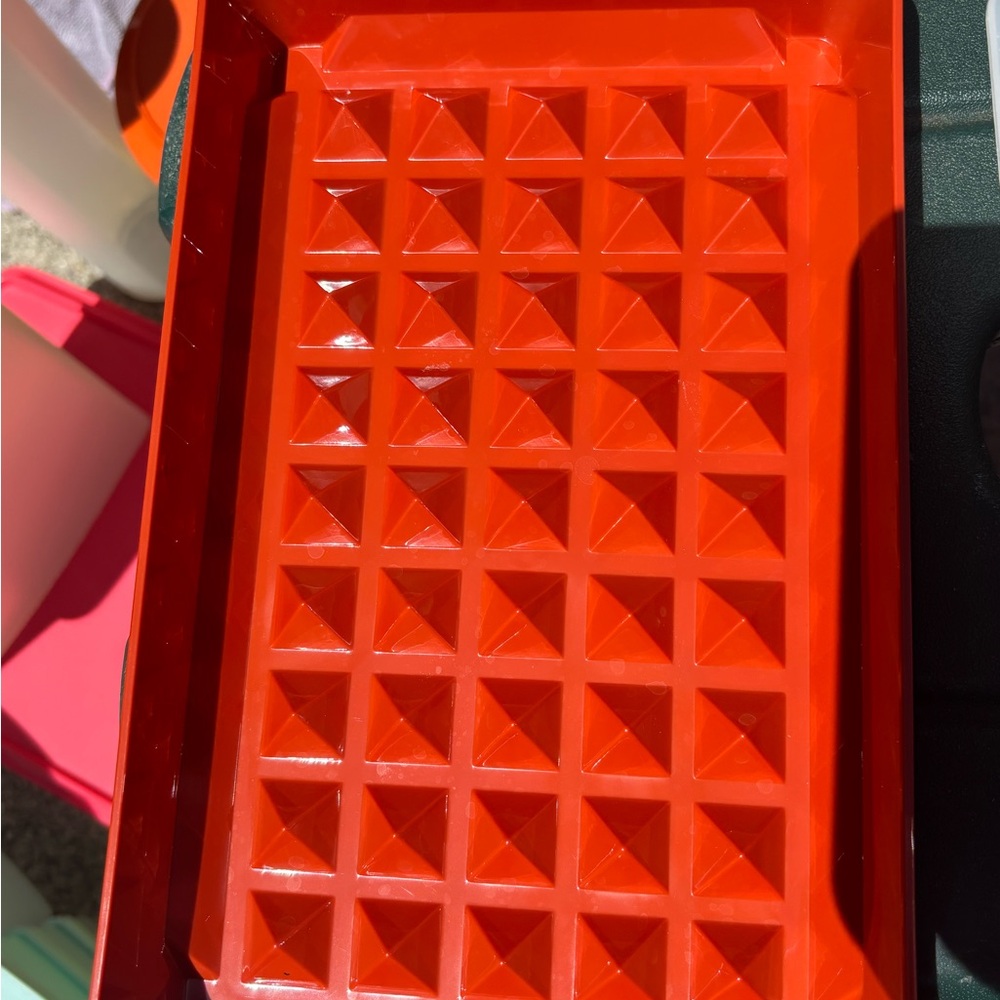 TUPPERWARE BACON OR LUNCH MEAT KEEPER